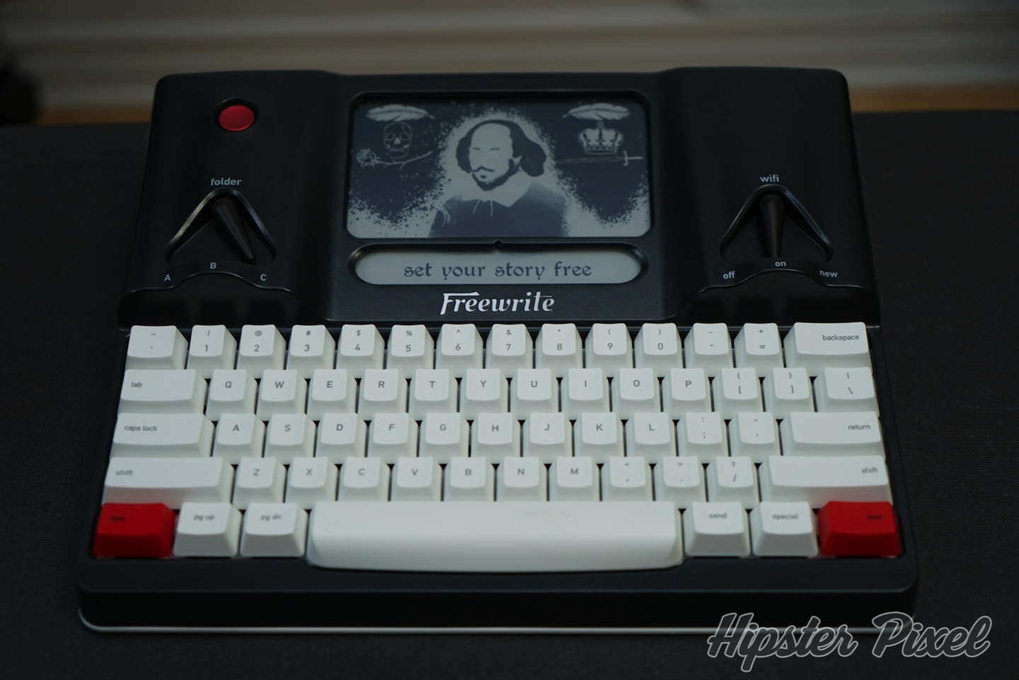 Freewrite, a Mechanical Connected Typewriter [Review]