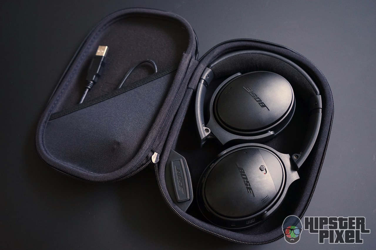 The nice carrying case of the QC35