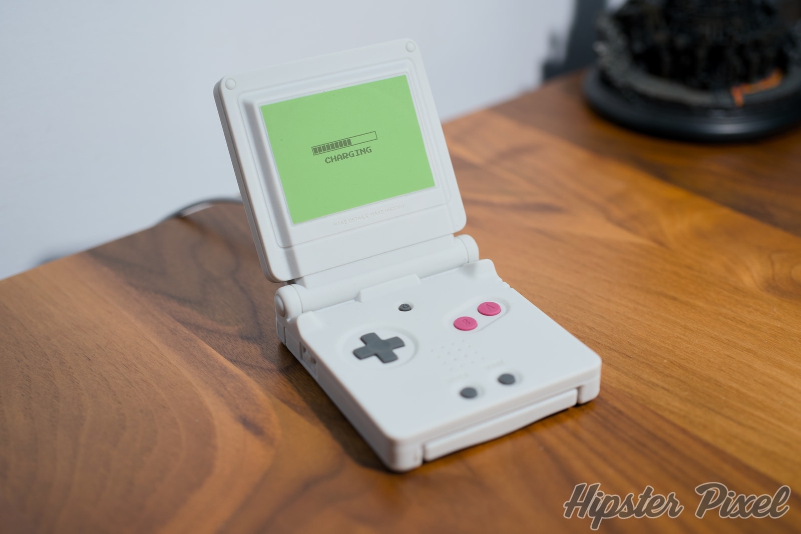 Elago MagSafe W5 Stand, Retro Gaming Meets MagSafe [Review]