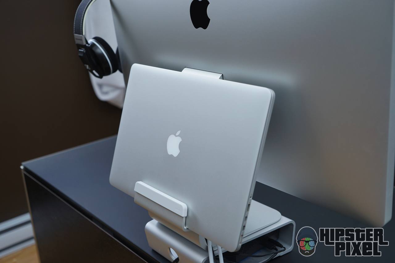 Pro Hanger with a MacBook Pro 15-inch