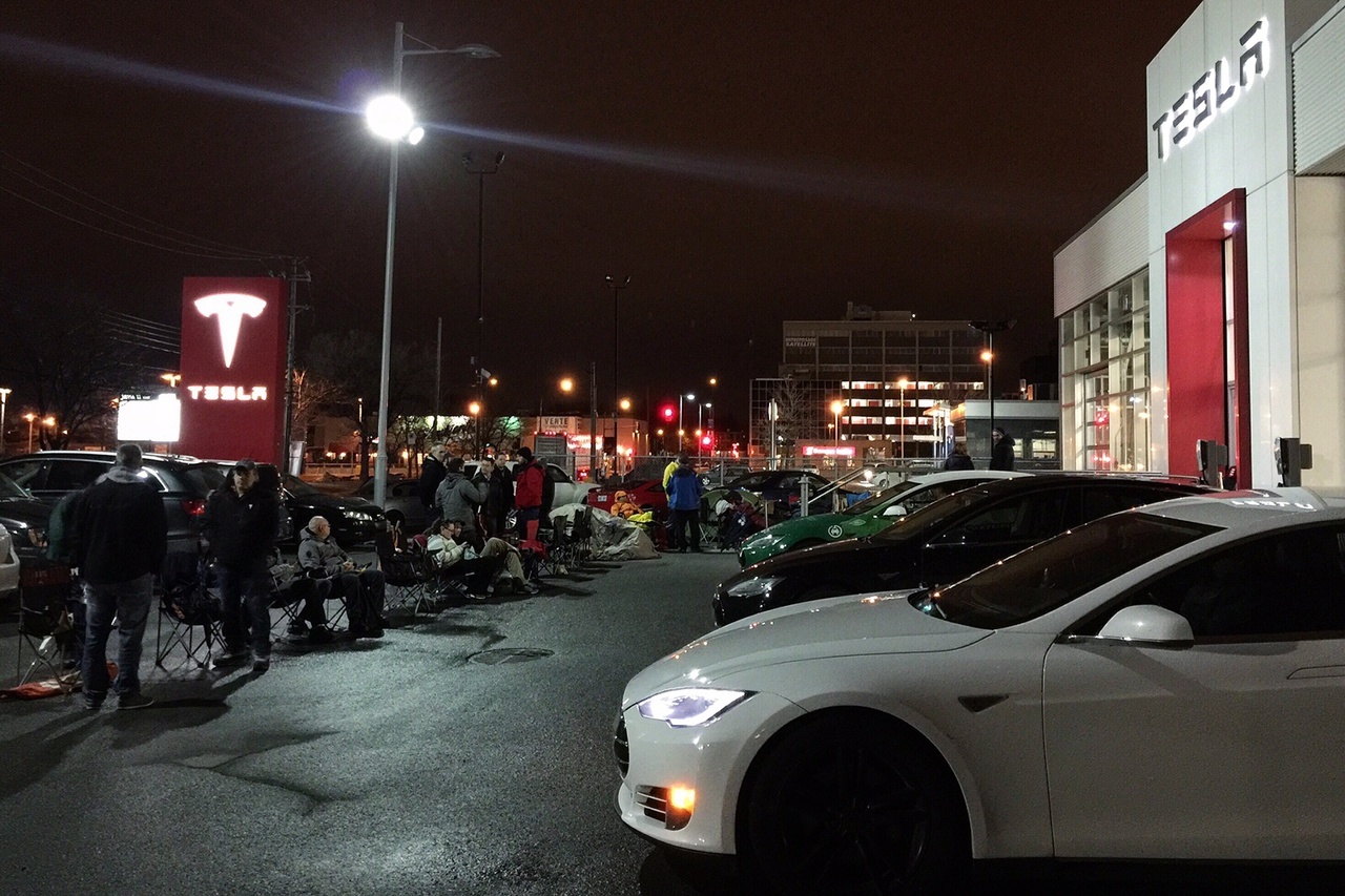 Tesla Model 3 Reservation Is Just Like an iPhone Launch Day