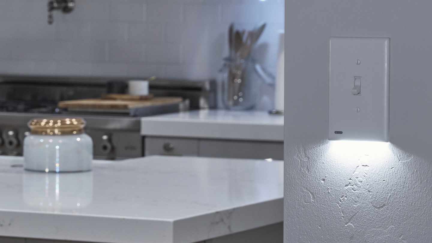 SnapPower SwitchLight to Bathe Your House With Customizable Light