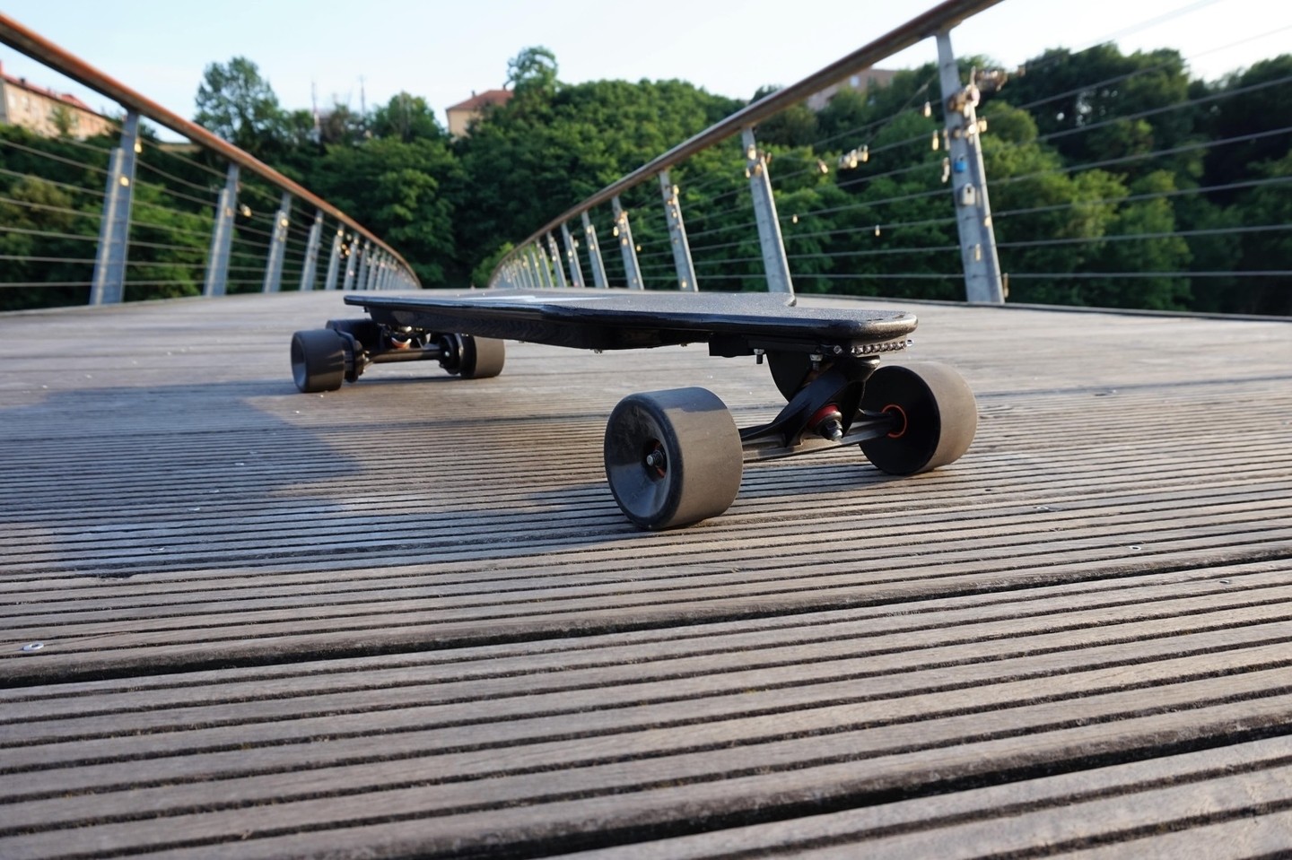 Tinboard, an Affordable Electric Longboard That Can Do Off-Road